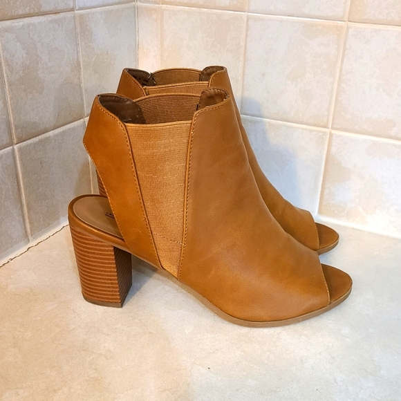 Call it Spring Boots - Picture 2 of 4